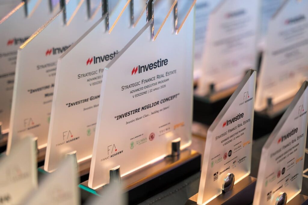 strategic-finance-real-estate-awards-2026-targa-miglior-concept-02 ivi-design-&-comunicazione-strategic finance real estate awards 2026 targa miglior concept 02