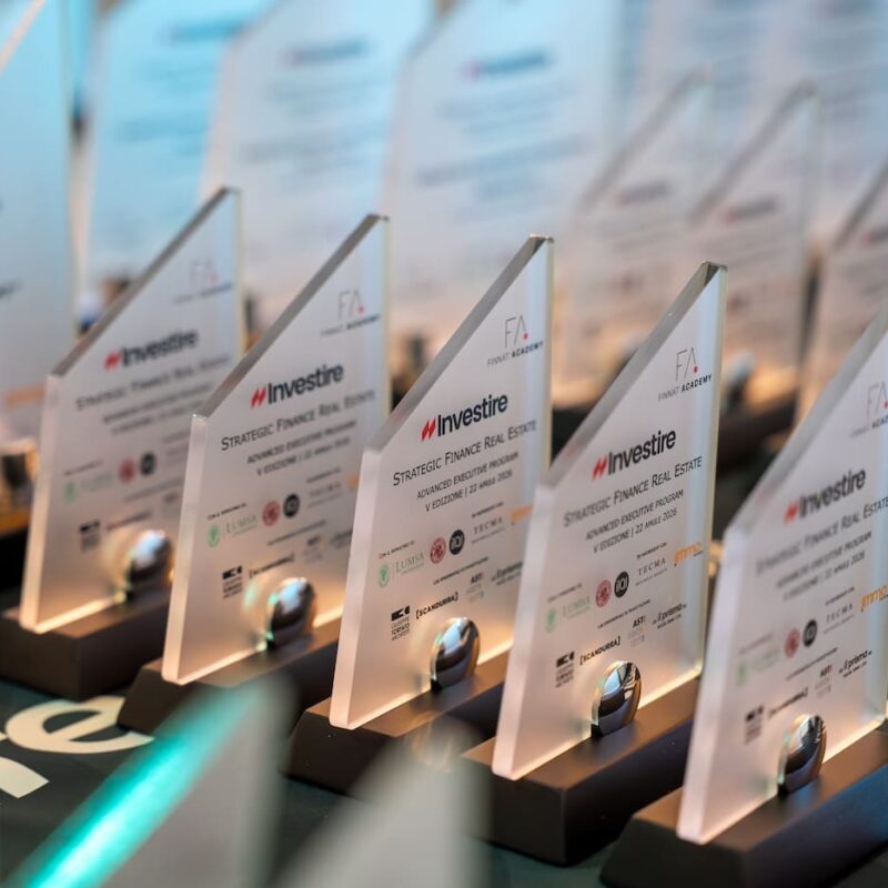 ivi-design-&-comunicazione-strategic finance real estate awards 2026 targhe premio 01